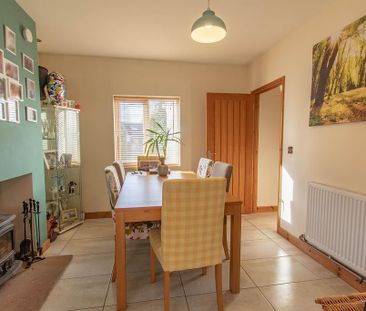 4 bedroom semi-detached house to rent - Photo 5