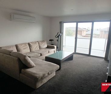 One Bedroom plus Study Apartment - Photo 4