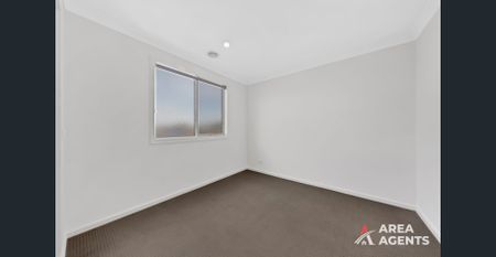 Spacious Family Home in Prime Mickleham Location! - Photo 2