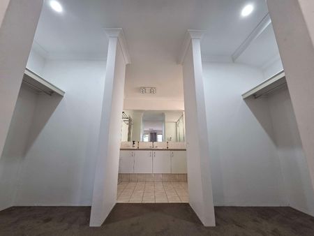 Cloverdale - Photo 2