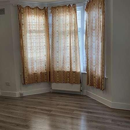 Beachcroft Avenue, Southall, UB1 - Photo 1