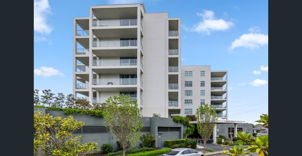 Modern Apartment with Stunning Ocean & Escarpment Views - Photo 1
