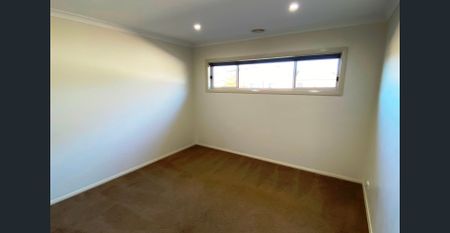 Sleek and Stylish - Photo 5