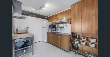 Low maintence home in Pinewood Primary and MWSC School zone - Photo 2