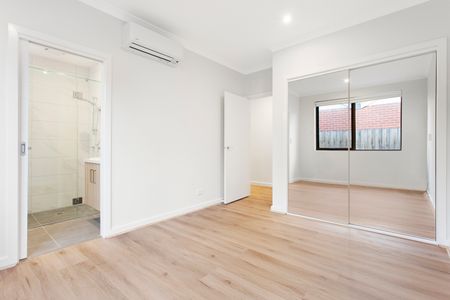 Modern 2 Bedroom Apartment - Photo 3