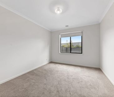 Brand New house in a desirable suburb! - Photo 2