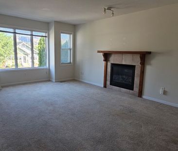 4bed + den 2bath Main Floor; Downtown – Now - Photo 2