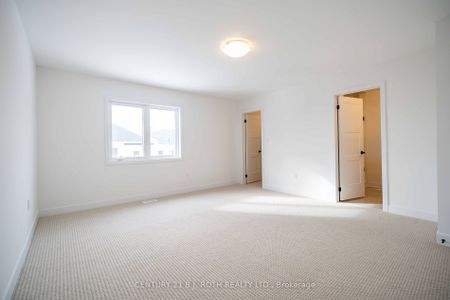 Townhouse For Lease | S8115906 - Photo 4