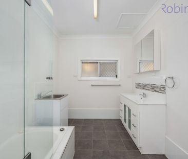 Freshly painted three bedroom home with air-conditioned living spac... - Photo 1