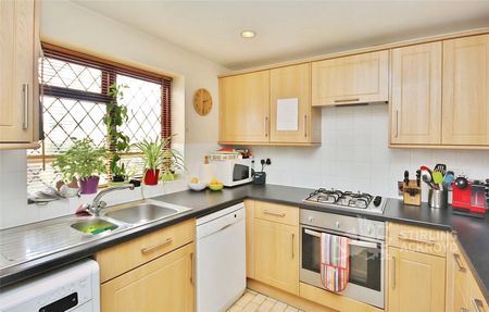 Farnham Road, Guildford, Surrey, GU2 4JN - Photo 5