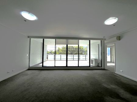 Brand New Painting, 3-Bedroom Apartment with Gym & Onsite Building Manager, Prime Location - Photo 3