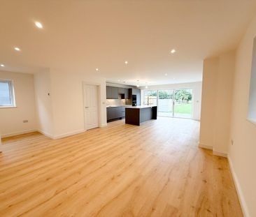 Lower Road, Great Amwell, Ware - Photo 1