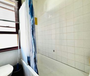 Boarding house furnished room for Lease - Photo 4