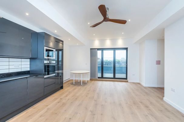 Oakland Road, Crickelwood, NW2 - Photo 1