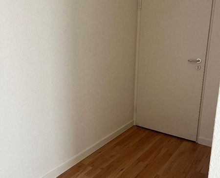 Frisch renovierte 2 Zimmer Wohnung * zentrumsnah und sofort frei * - Photo 2