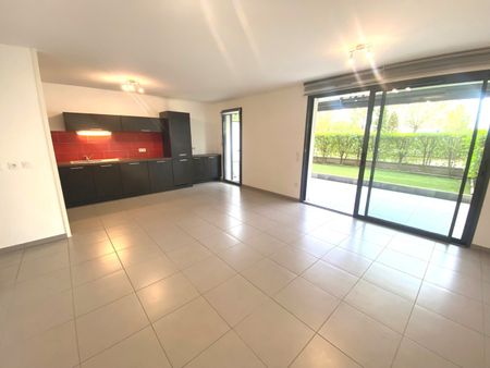 Location Appartement 3 pièces 73m² ROMANS SUR ISERE 26100 - Photo 2