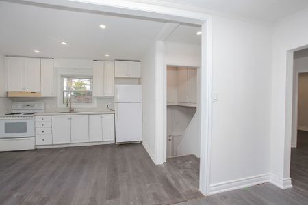 For Lease - 387 Edgehill Drive Unit# Main floor, Barrie, Ontario - Photo 2