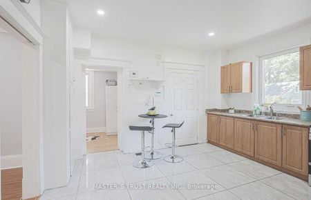 For Lease - 2668 Midland Avenue Unit# Upper, Toronto, Ontario - Photo 3