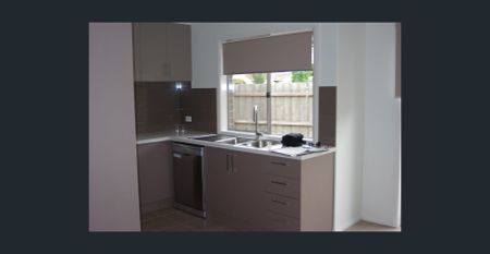 Centre of Attention! - Photo 2