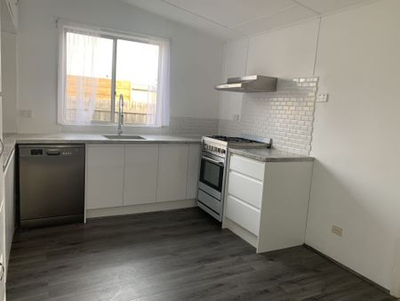 3 Bedroom Gem in Westend!! - Photo 5