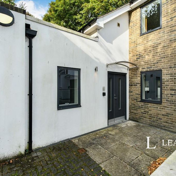 3 bedroom end of terrace house to rent - Photo 1