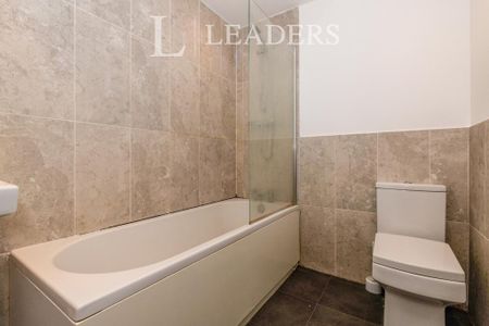 2 bedroom flat to rent - Photo 3