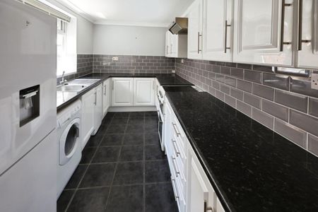 2 bedroom House To Let Total Size: 829 SQ FT - Photo 5