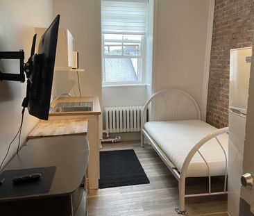 Superbe petit studio, Salle de bain commune, WIFI, rue Parvis - Photo 1