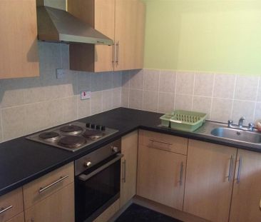 2 bedroom flat to rent - Photo 4