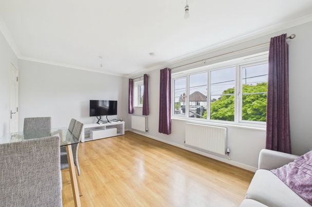 2 bedroom Flat in Hunters Court 430-436, Winnersh - Photo 1