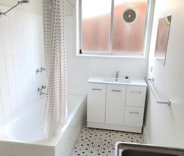 Well maintained and spacious 2 bedroom apartment - Photo 4