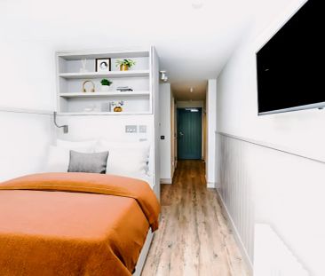 Silver Studio - Photo 2