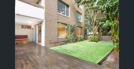 Spacious Two Bedroom Garden Apartment - Photo 5