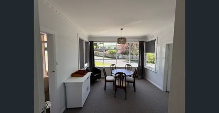 BEAUTIFULLY FULLY FURNISHED 4-BEDROOM HOME - UTILITIES & GARDENING INCLUDED - Photo 5