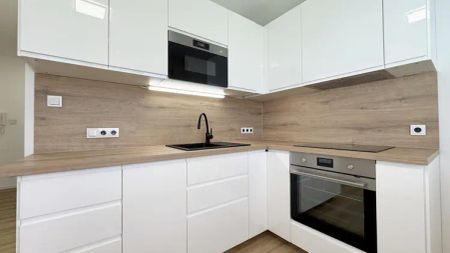 Pronájem bytu 1+1, Kladno, Ukrajinská ul. 40 m - Fotografie 4