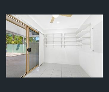 Well-Appointed Family Home with Pool & Home Offices in Coastal Runa... - Photo 1