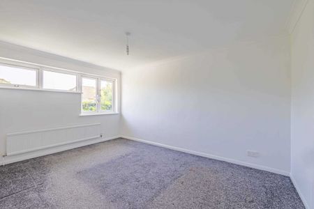 3 bed Terraced for rent - Photo 4