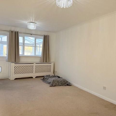 2 bedroom detached bungalow to rent - Photo 1