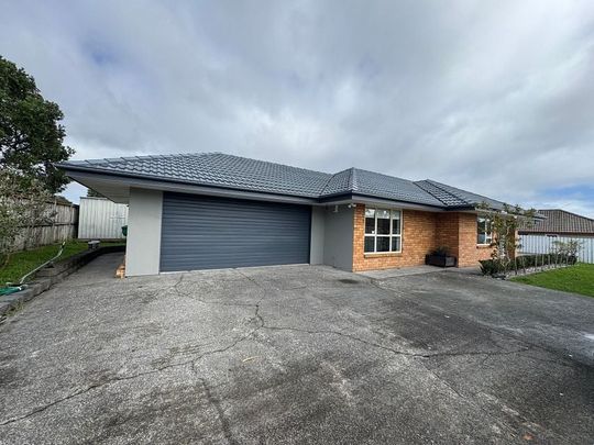 Spacious Family House - Photo 1