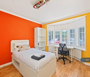 5 bedroom detached house to rent - Photo 6