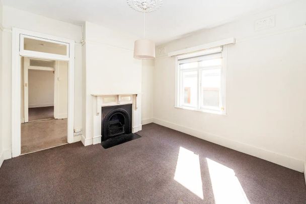 “ART DECO TWO BEDROOM APARTMENT” - Photo 1