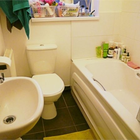 1 Bedroom Flat - Photo 4