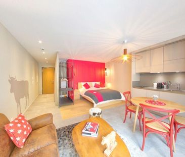 RÉSIDENCE MEUBLÉE "PETITE COUR" STUDIOS AVEC SERVICES HÔTELIER - Foto 1