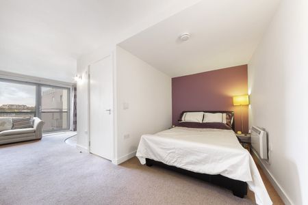 Montana Building, Deals Gateway, SE13 - Photo 3