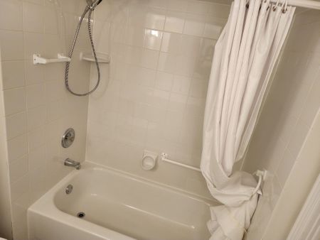 For Lease - 123 Ravenscroft Road, Ajax, Ontario - Photo 2