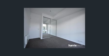 Modern One Bedroom Apartment - Photo 2