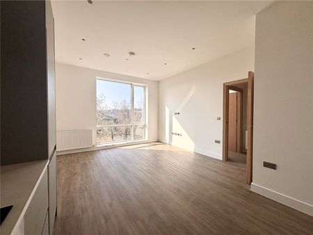 Roop House, Fleet, Hampshire, GU51 - Photo 2