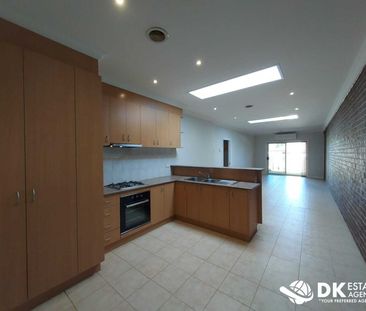 Modern & Spacious 3 Bedroom Unit - Photo 6