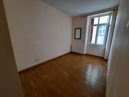Location Appartement 4 pièces 102m² - Photo 2