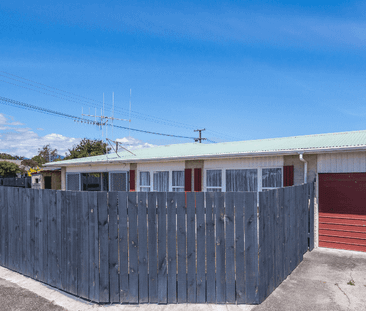 Fantastic Townhouse Up For Grabs! - Photo 4